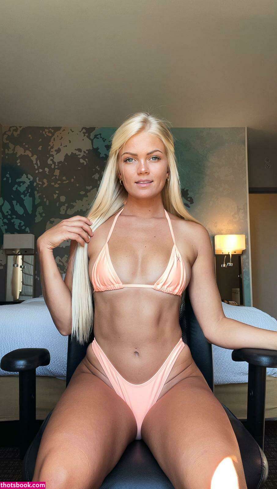 Nellie Cronen Photo #34