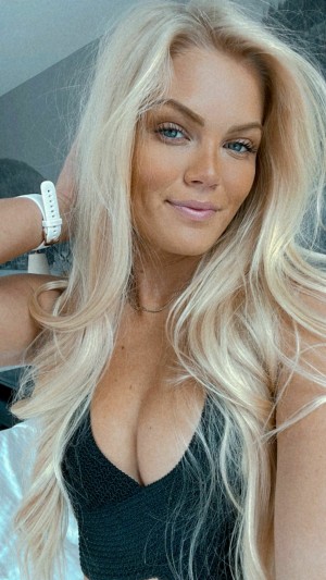 Nellie Cronen Photo #53