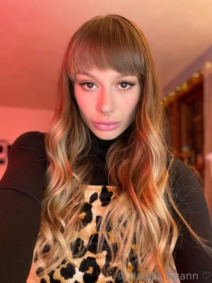 Naomi Swann Photo #40