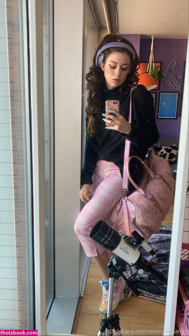 Levana Banana Photo #60