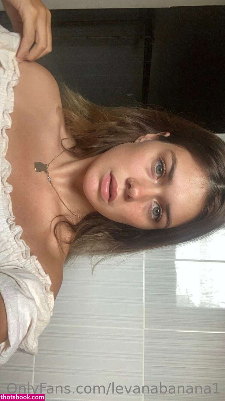 Levana Banana Photo #144