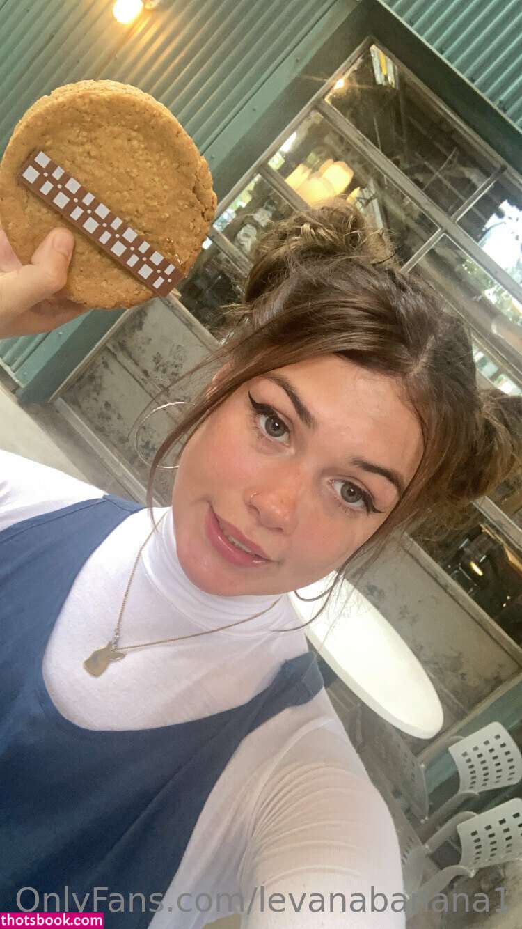 Levana Banana Photo #149