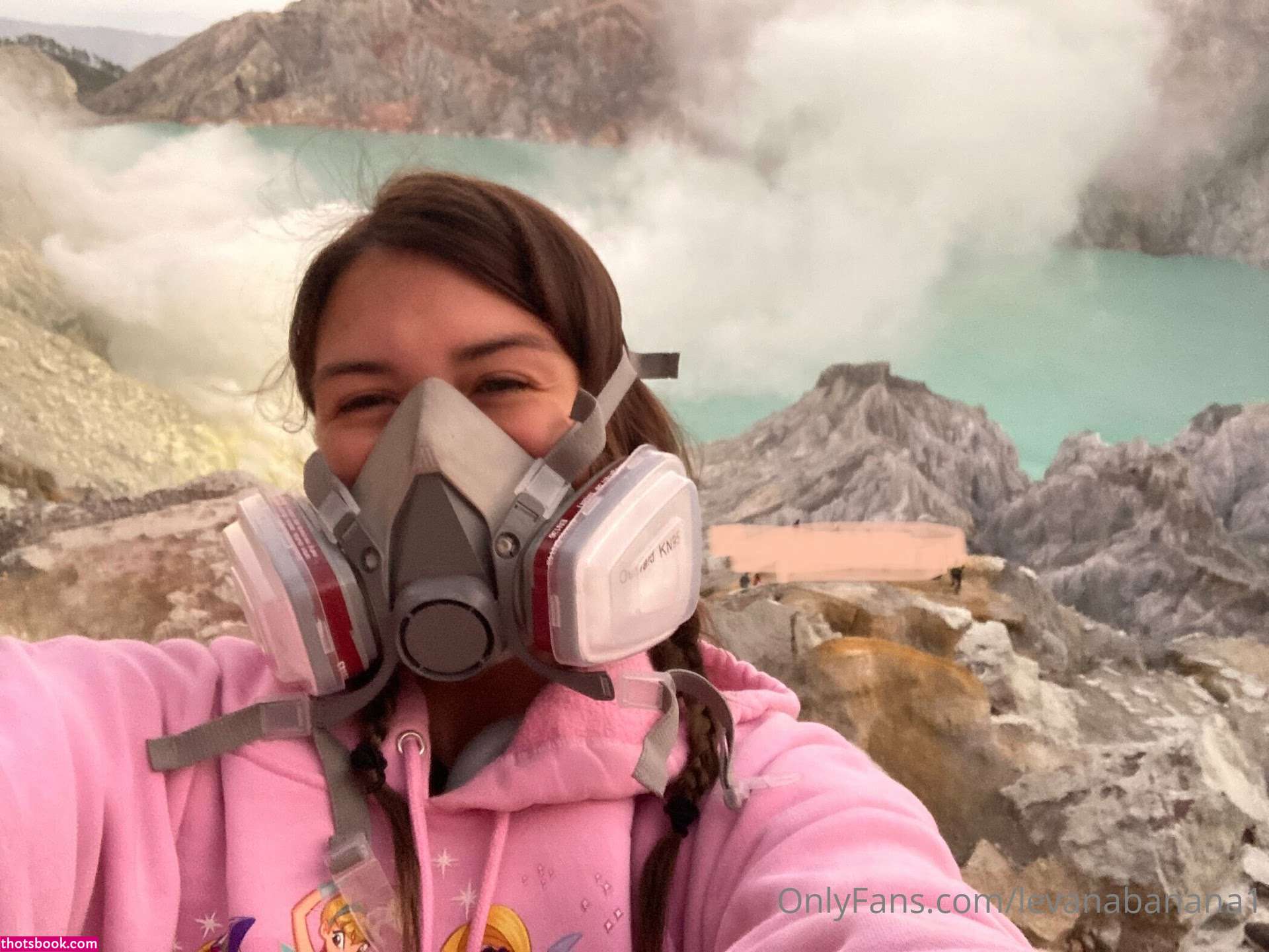 Levana Banana Photo #178