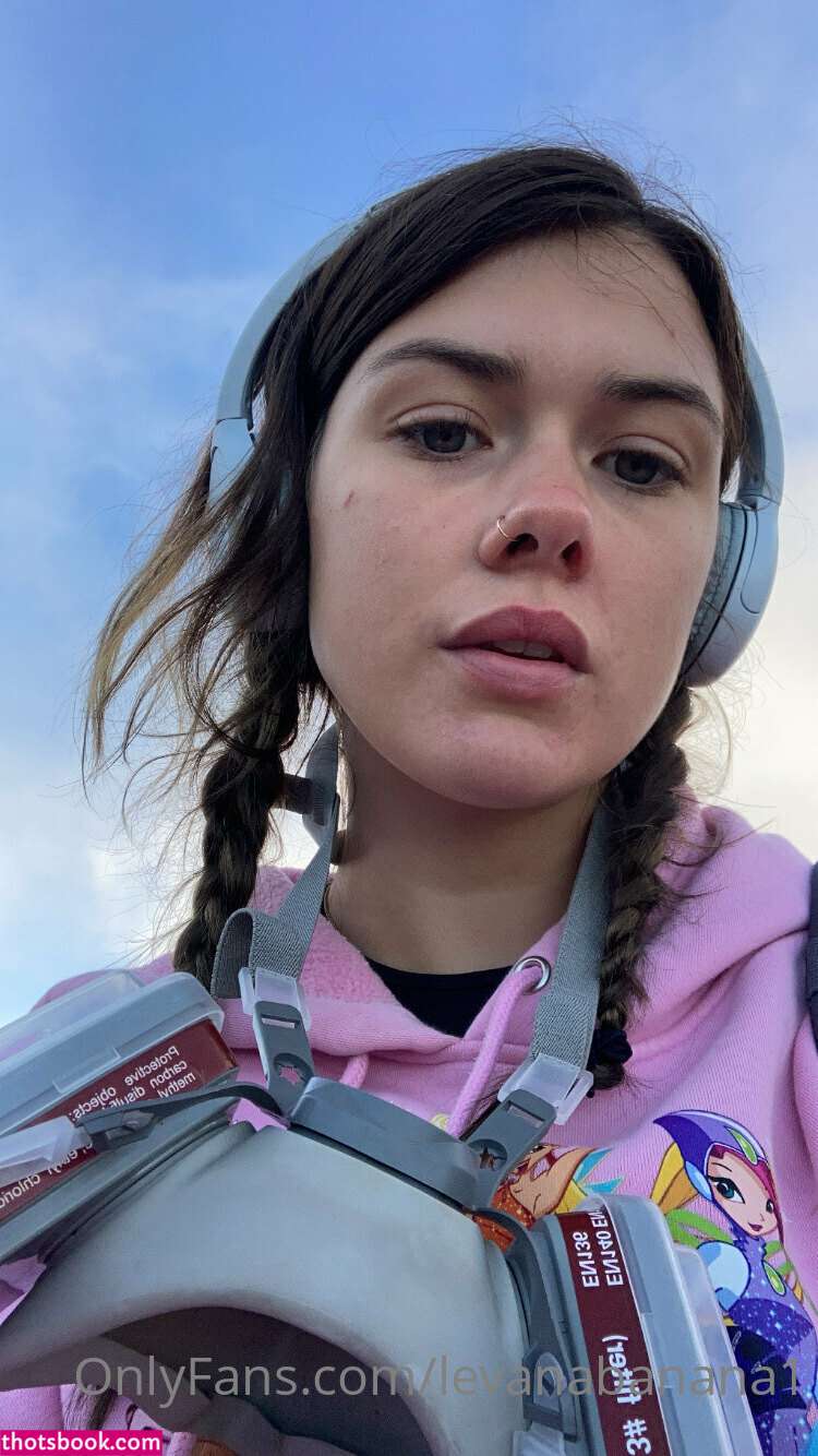 Levana Banana Photo #184