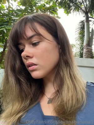 Levana Banana Photo #170