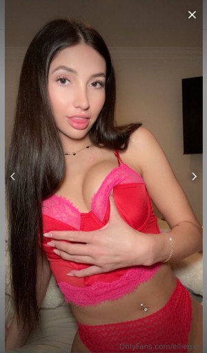 Ellie Vandeel Photo #4