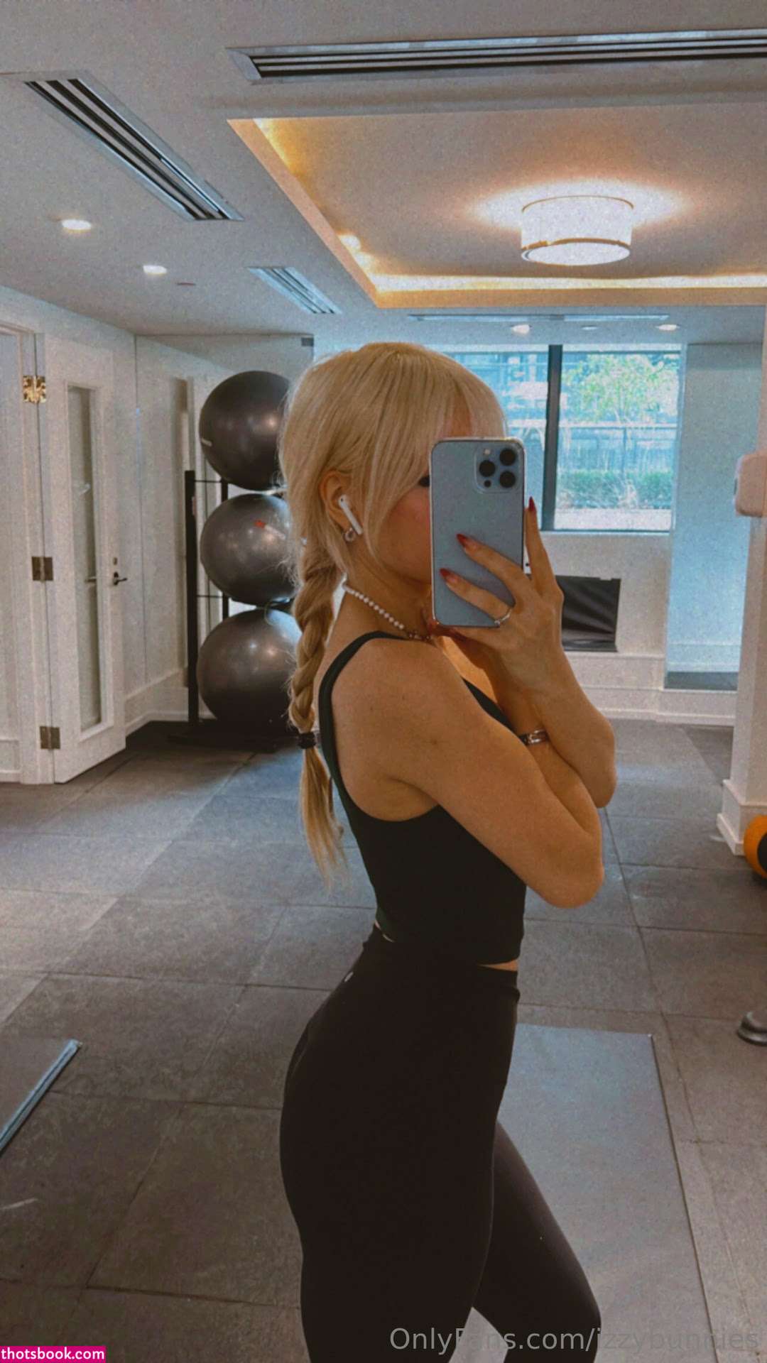 Izzybunnies Photo #1374