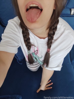 Alittlenekko Photo #26