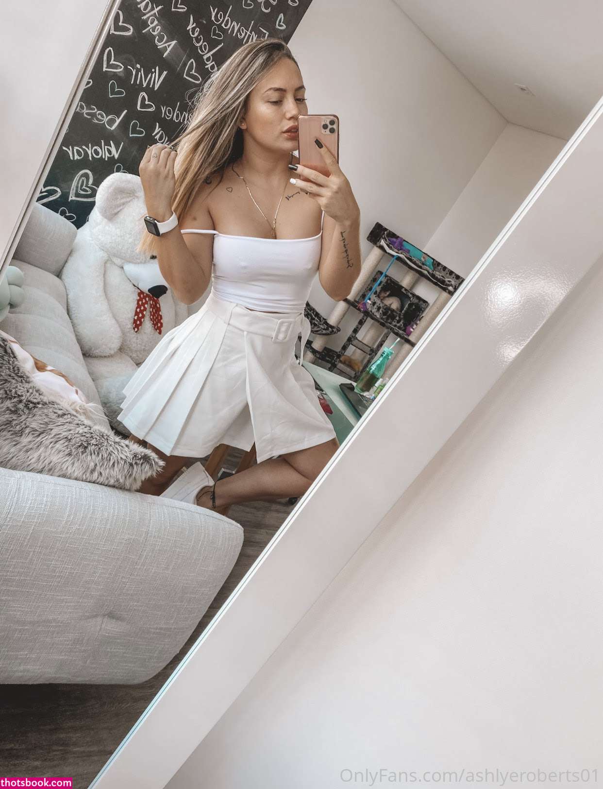 Ashlyeroberts Photo #17