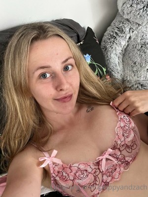 Strawberrykittenn Photo #40