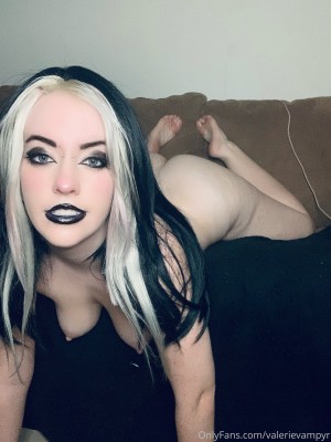 Valerie Vampyr Photo #5