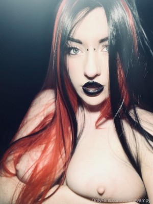 Valerie Vampyr Photo #106