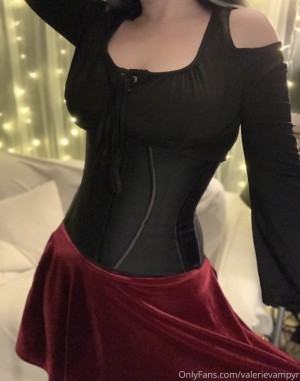 Valerie Vampyr Photo #127
