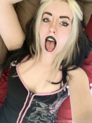 Valerie Vampyr Photo #413