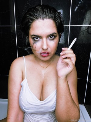 Maya Petite Photo #16