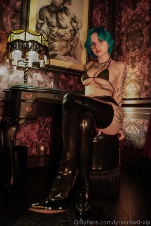 Lyra Crow Photo #903