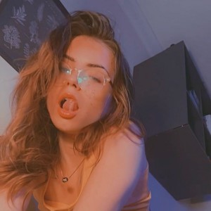 Aliice Apple Photo #3