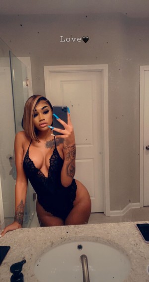 Jania Meshell Photo #7