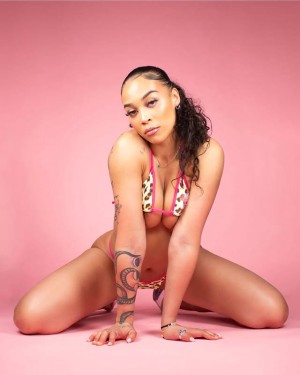 Jenny Alves Photo #20