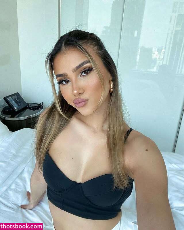 Jasmin Hoppe Photo #1