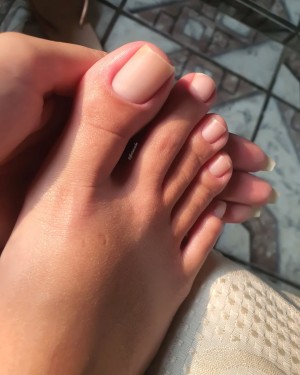 feetassola Photo #30