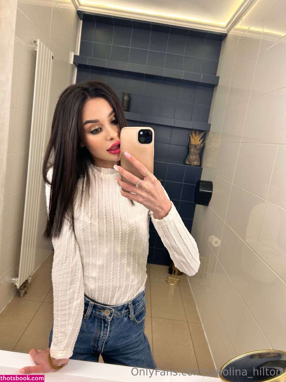 Carolina Hilton Photo #1