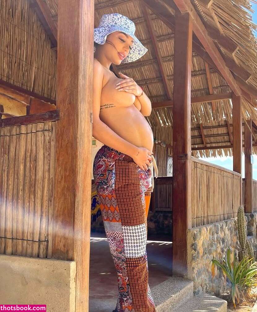 Andrea Valdiri Photo #25