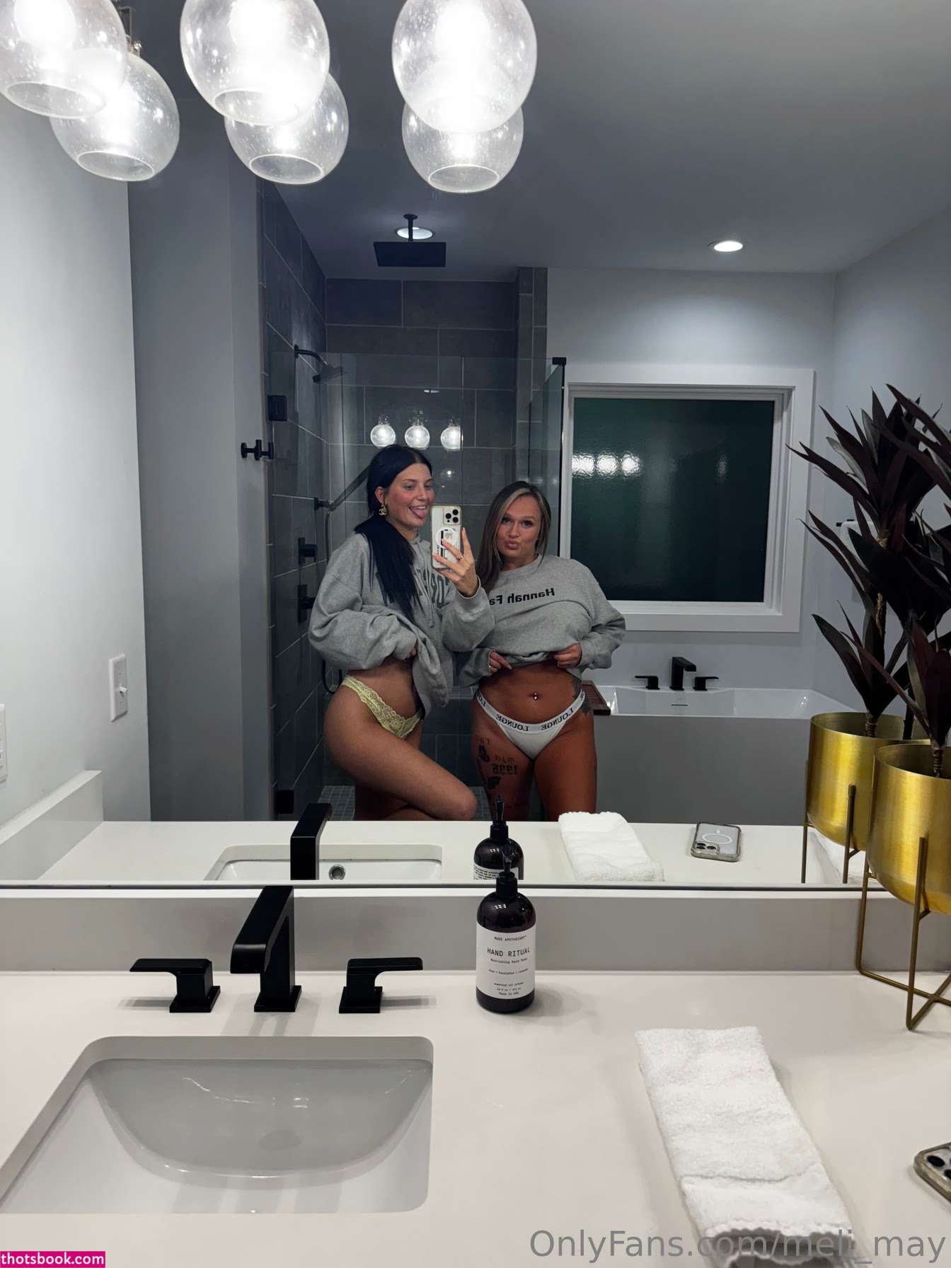 Amelia Hakes Photo #25