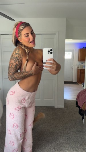 Amelia Hakes Photo #33