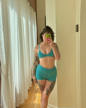 Lauren Urasek Photo #5