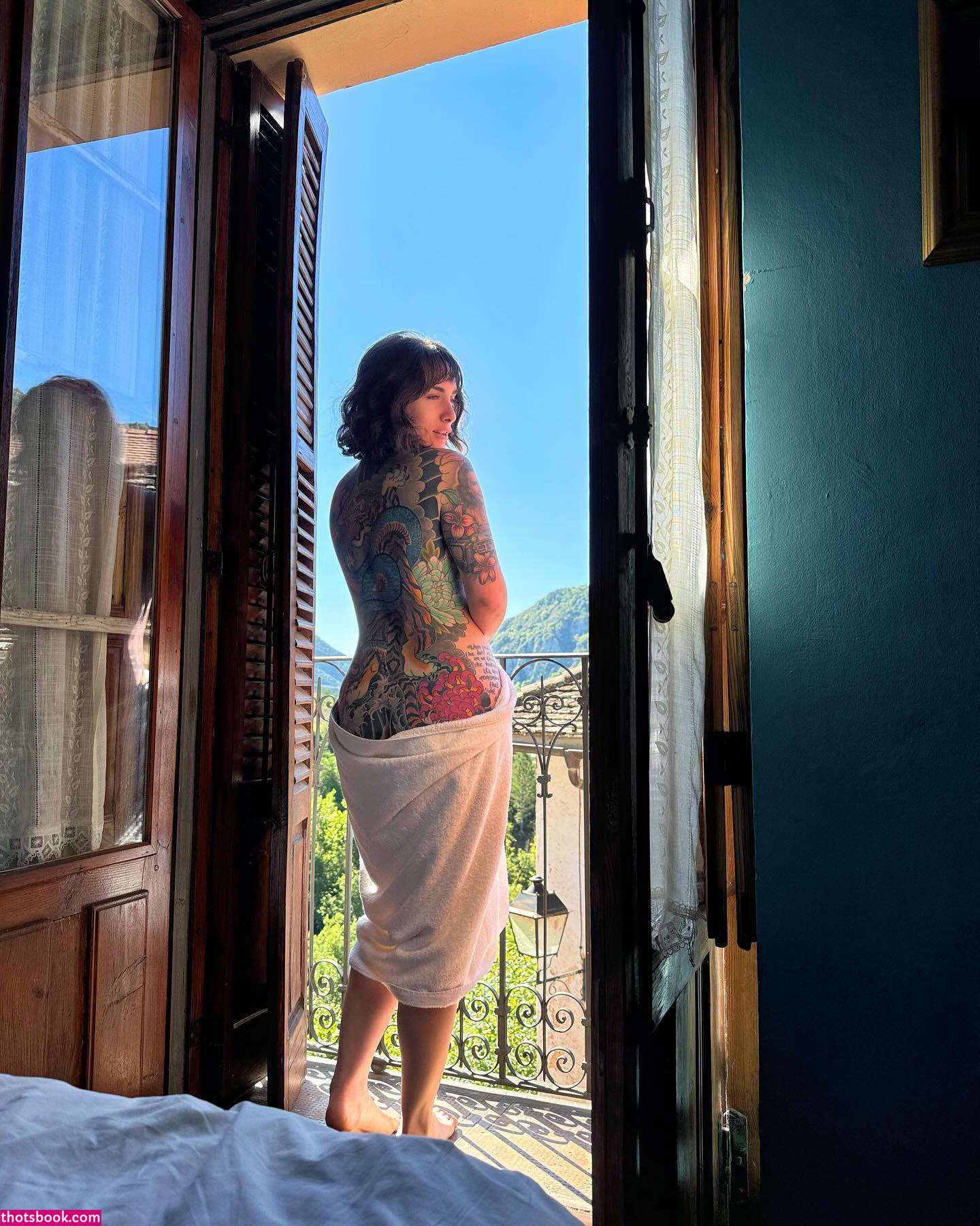 Lauren Urasek Photo #12