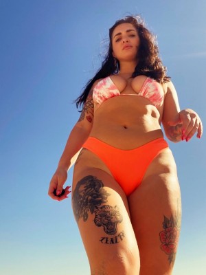 Lauren Urasek Photo #30