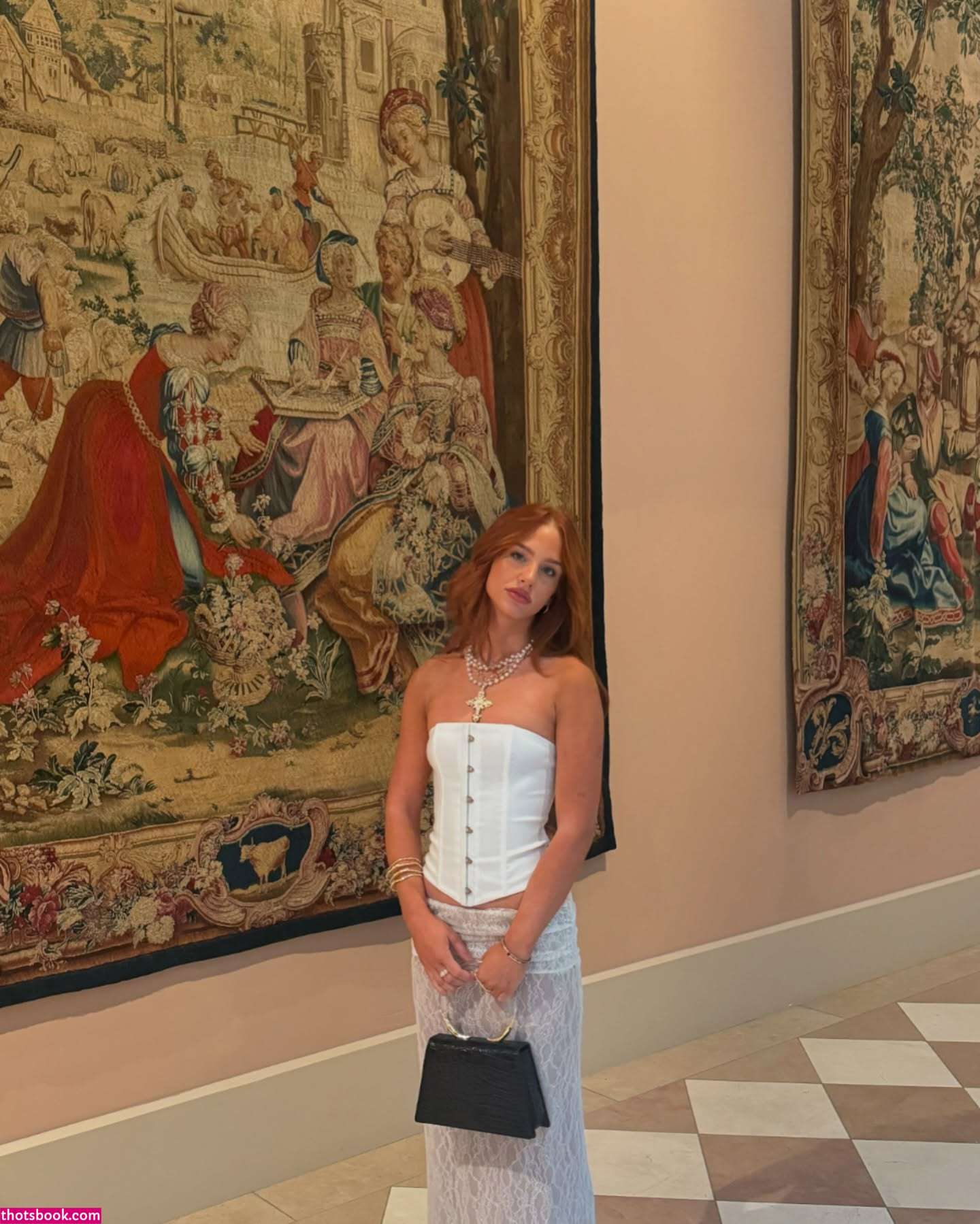 Julia Hatch Photo #17