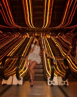 Julia Hatch Photo #14