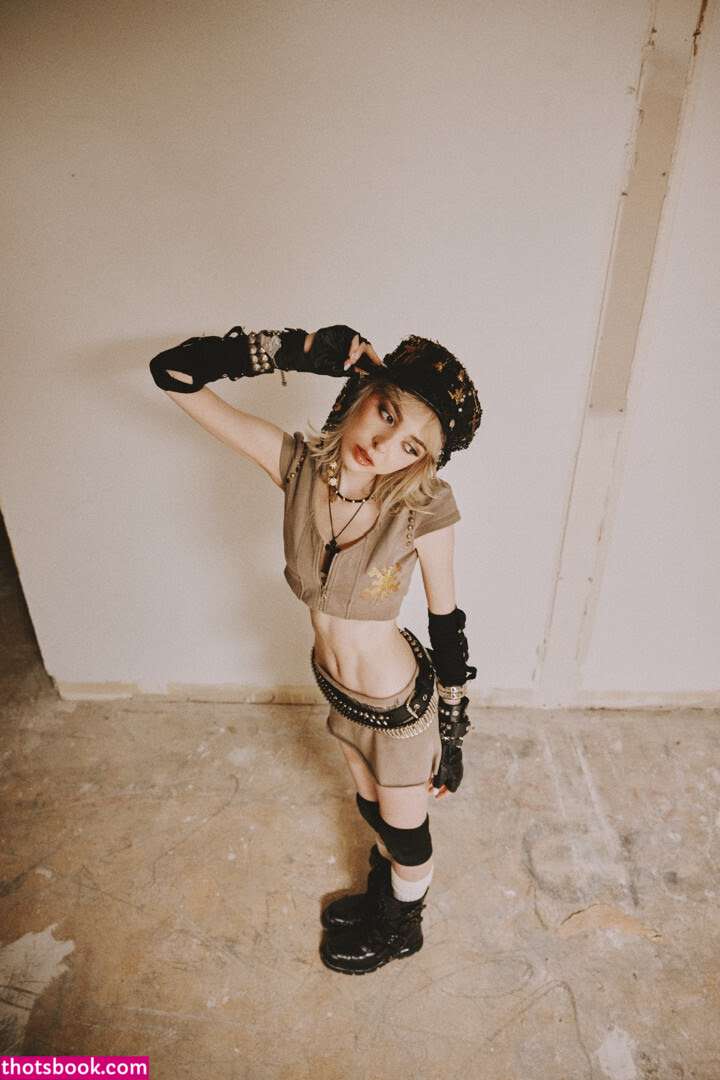 Sophie Powers Photo #7