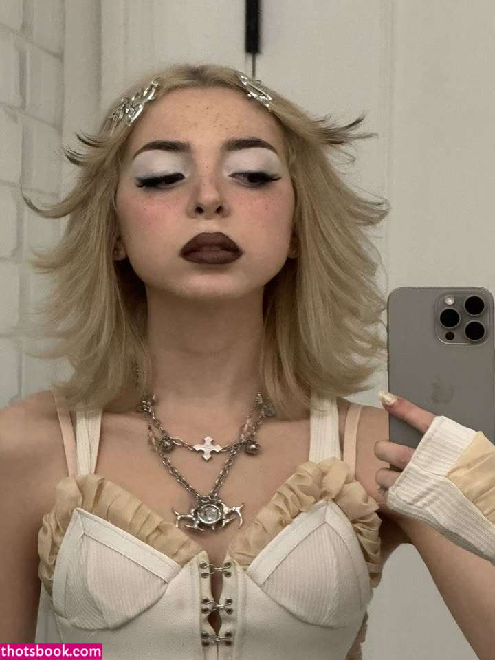 Sophie Powers Photo #13