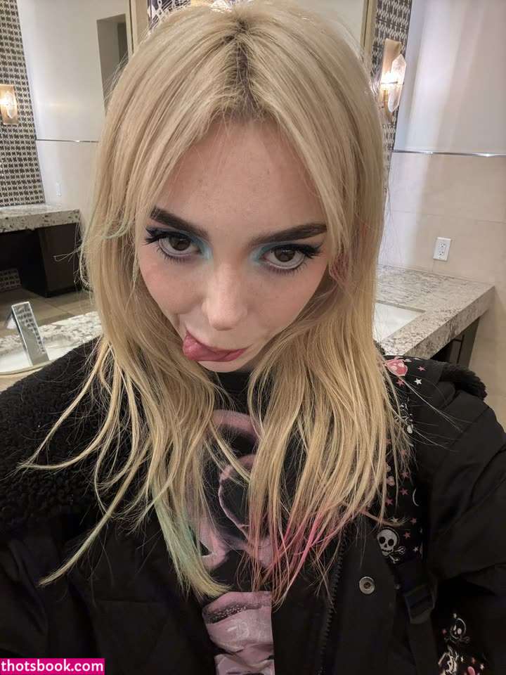 Sophie Powers Photo #14