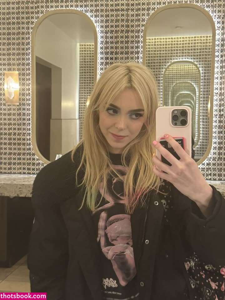 Sophie Powers Photo #15