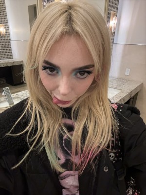 Sophie Powers Photo #14