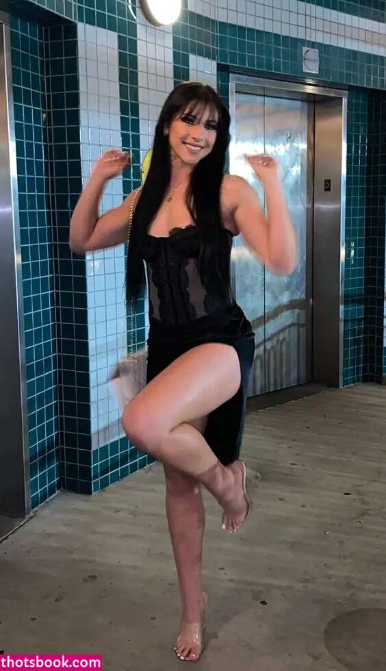 Allison Royalty Photo #16