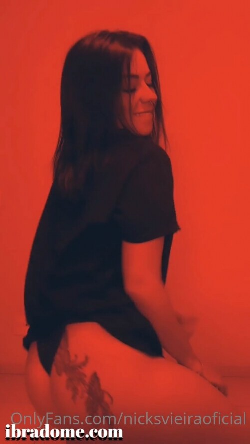 Nicks Vieira Post #8