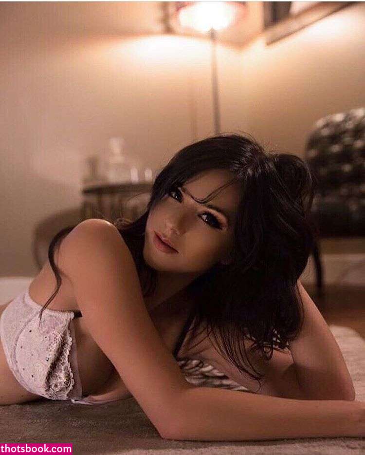 adelinesofficial Photo #19