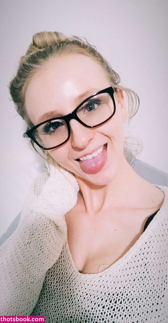 Elle Dainty Photo #32