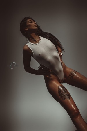 Caitlin Mcconville Photo #20