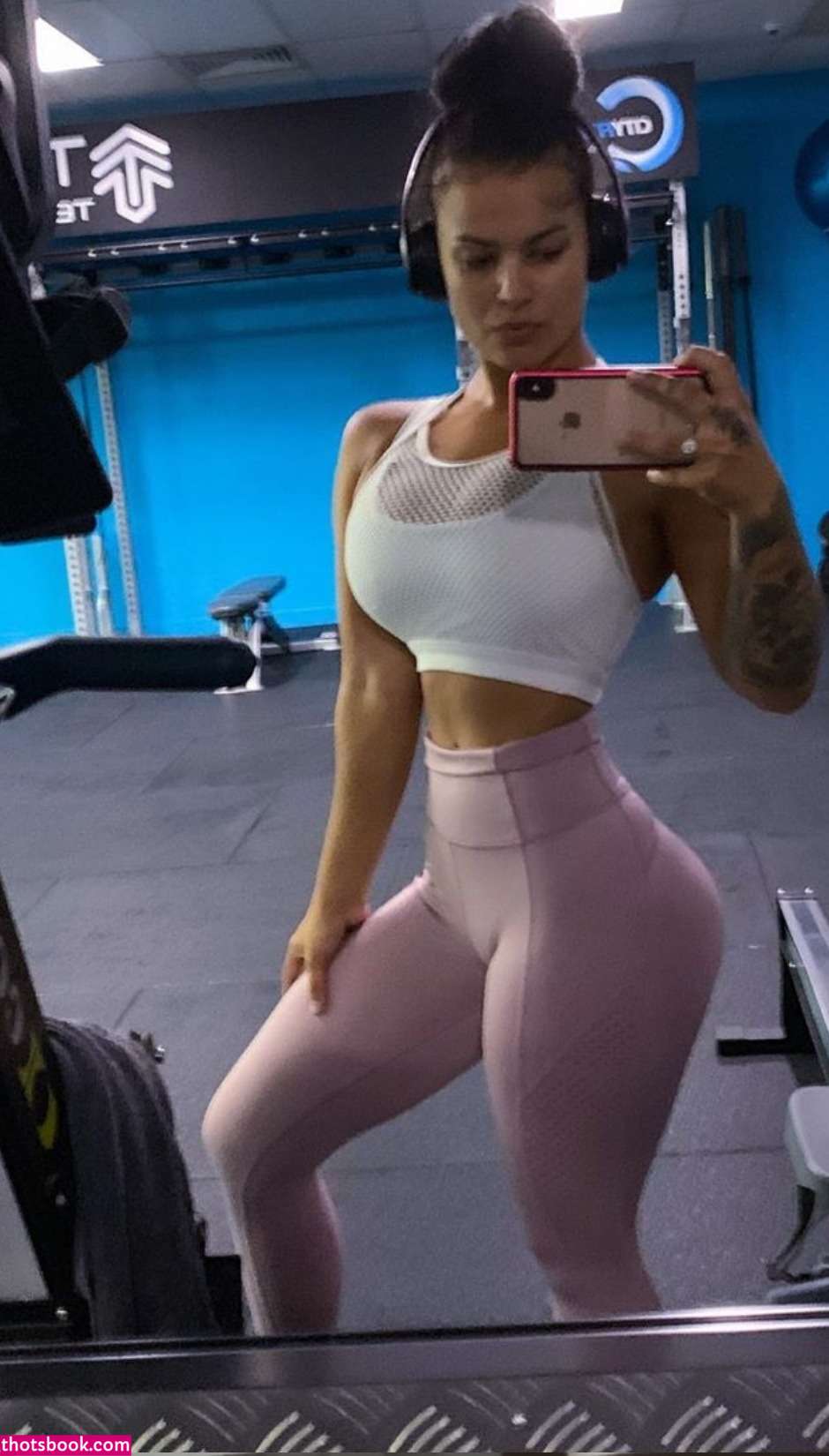 Casey Saron Photo #7