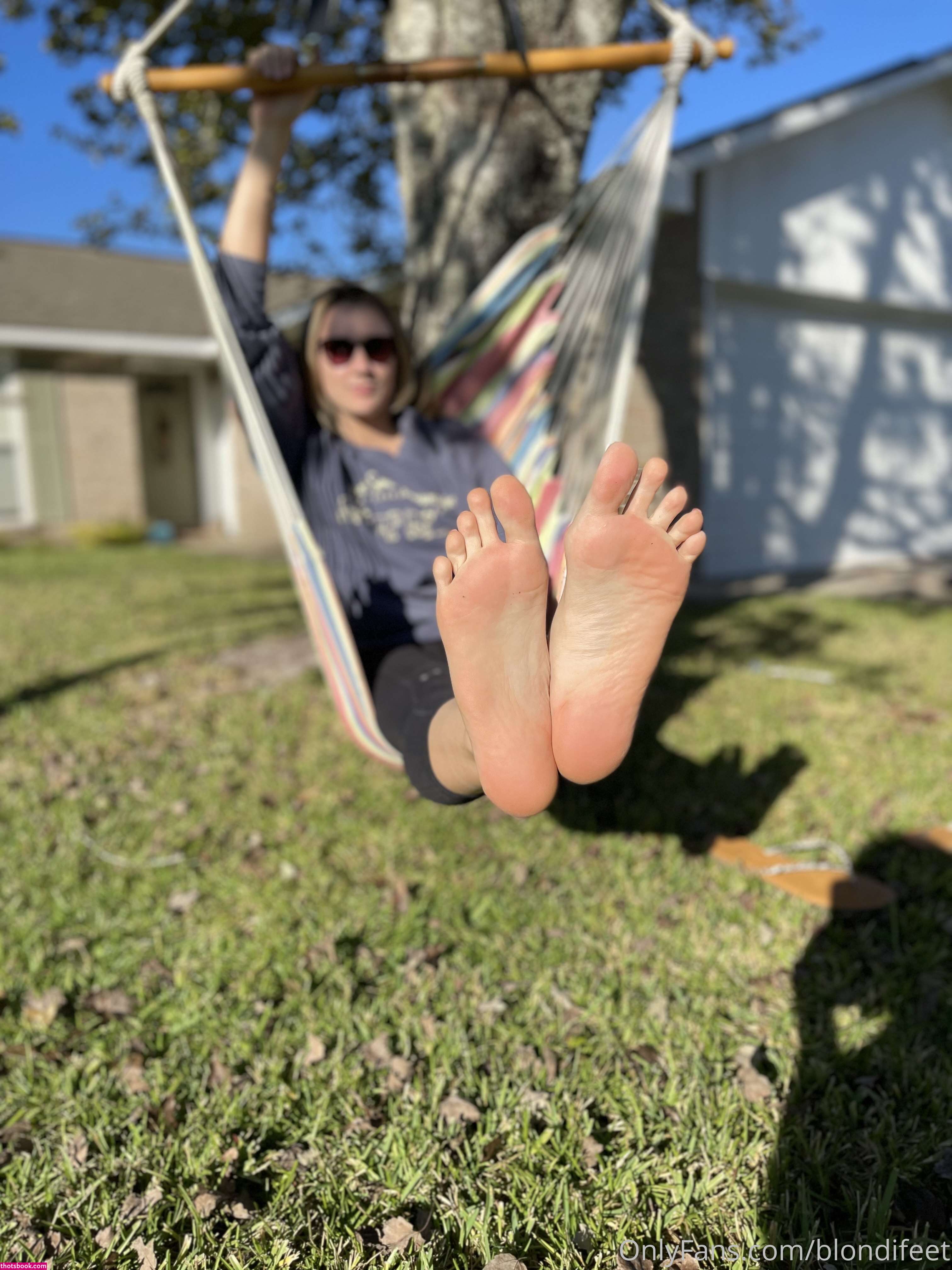 blondifeet Photo #10