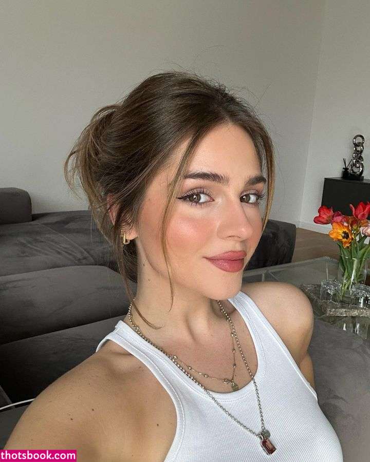 Jessy Hartel Photo #6