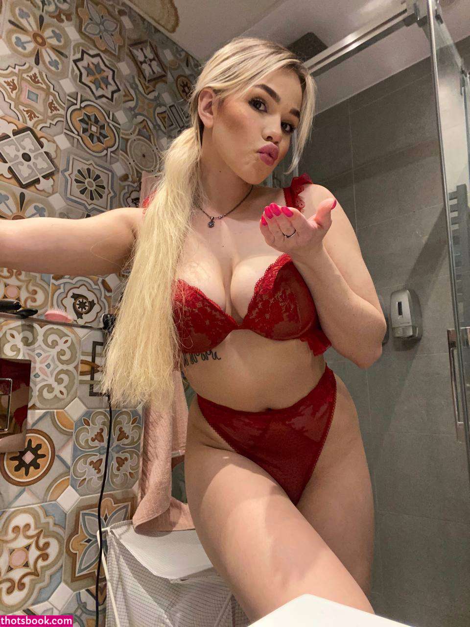 Alicebrightt Photo #12