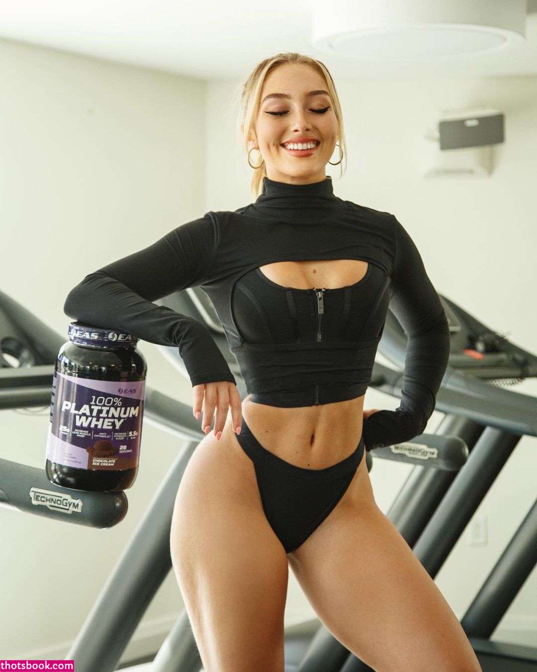 Heloise Hut Photo #65