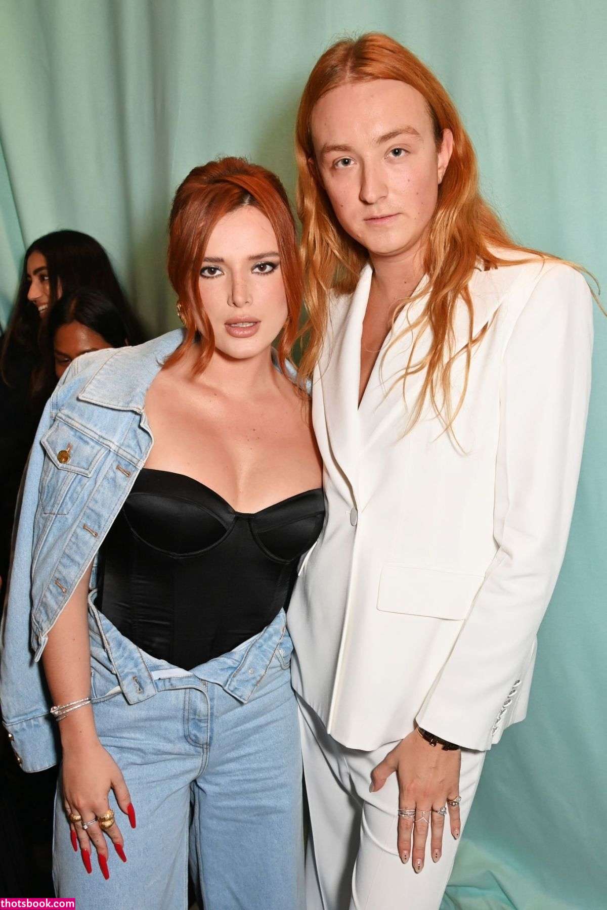 Bella Thorne Photo #274